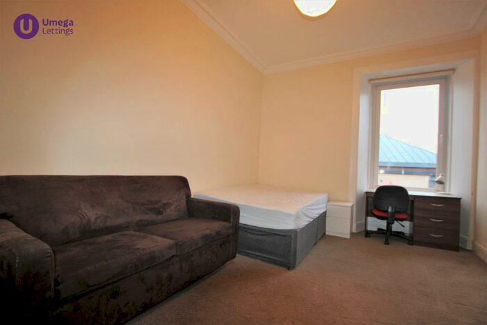 3 Bedroom Flat To Rent In Grove Street, Fountainbridge, Edinburgh, EH3