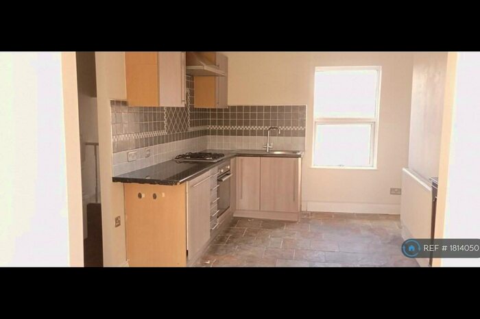 2 Bedroom Maisonette To Rent In Chigwell Road, Woodford Green, IG8