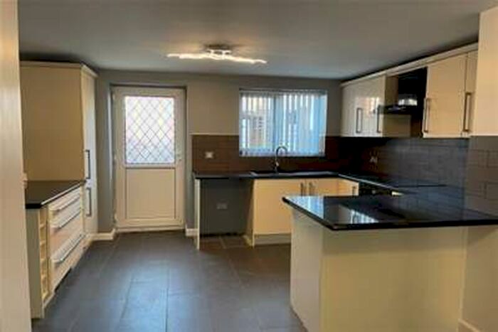 2 Bedroom House To Rent In Westfield Av, Castleford, WF10