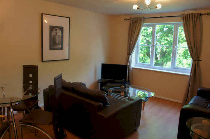 2 Bedroom Flat To Rent In Town Mead, West Green, Crawley, RH11