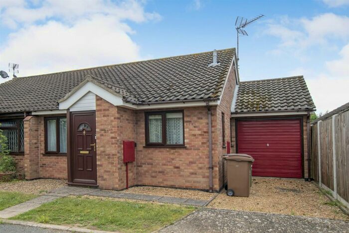 2 Bedroom Semi-Detached Bungalow For Sale In Lancaster Gardens, Aylsham, Norwich, NR11