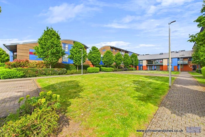 2 Bedroom Flat To Rent In Pretoria Road, Chertsey, KT16