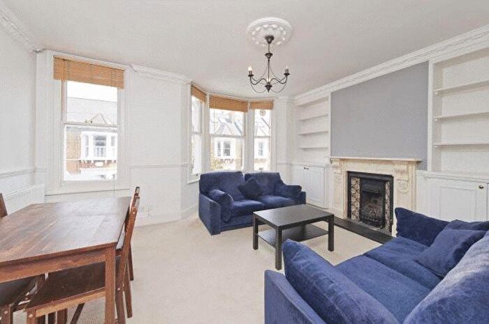 2 Bedroom Flat To Rent In Forthbridge Road, SW11