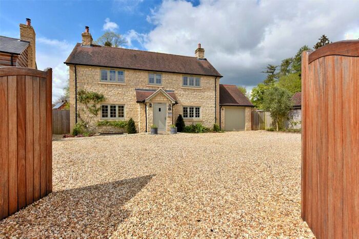 4 Bedroom House To Rent In Peppard Common, Henley-on-Thames, Oxfordshire, RG9