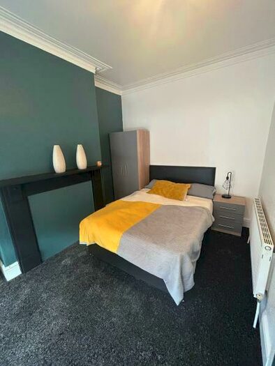 5 Bedroom Terraced House To Rent In Hessle Mount, Hyde Park, Leeds, LS6