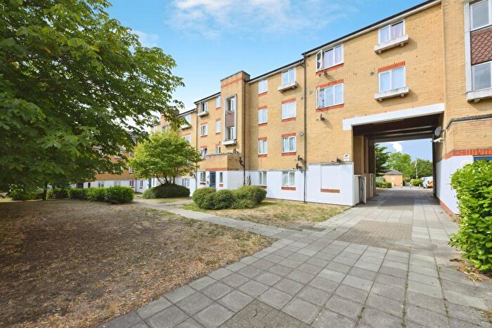 2 Bedroom Apartment For Sale In Dads Wood, Harlow, CM20