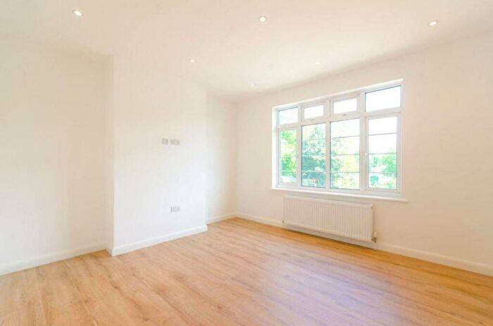 2 Bedroom Apartment To Rent In Risborough Close, Muswell Hill, N10