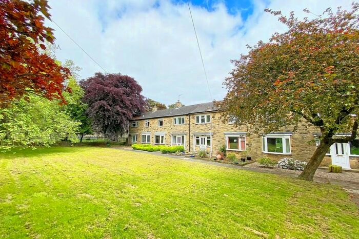 3 Bedroom Mews For Sale In Williams Court, Beckwithshaw, HG3