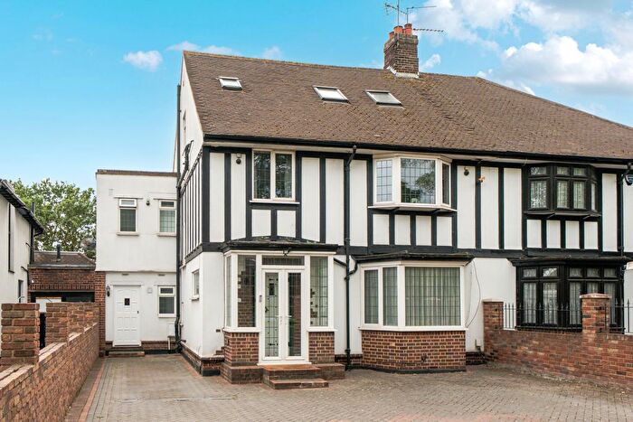 5 Bedroom Semi-Detached House For Sale In Westhorne Avenue, London, SE9