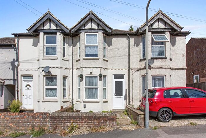 3 Bedroom Terraced House For Sale In Desborough Park Road, High Wycombe (no Chain), HP12