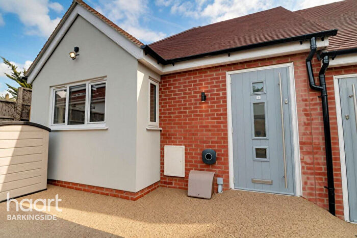 3 Bedroom Semi-Detached Bungalow For Sale In Peachtree Close, Hainault, IG6