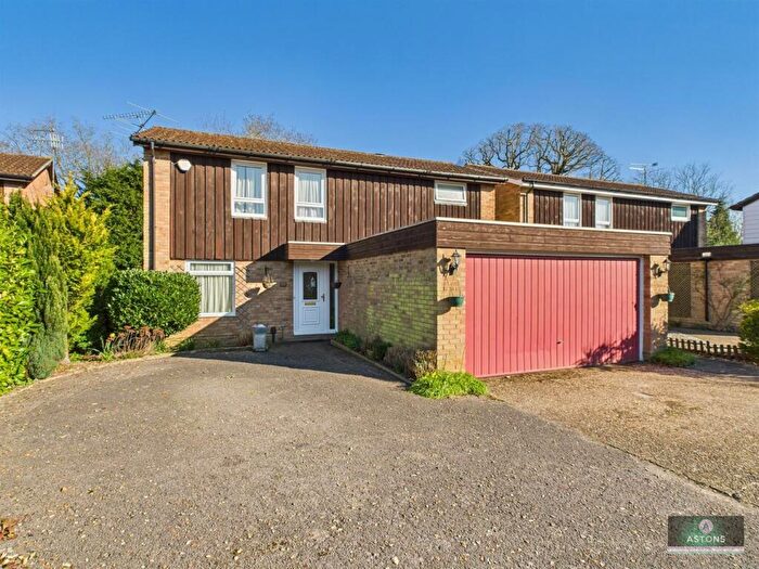 4 Bedroom Detached House For Sale In Aldingbourne Close, Ifield, RH11