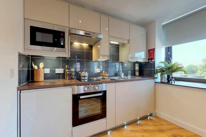 1 Bedroom Flat To Rent In Woodhouse Square, Leeds, LS3