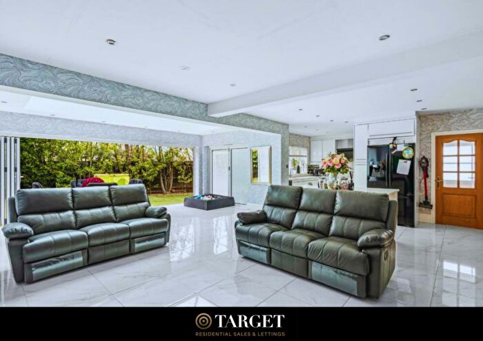 5 Bedroom Detached House To Rent In St. James Road, Goffs Oak, EN7