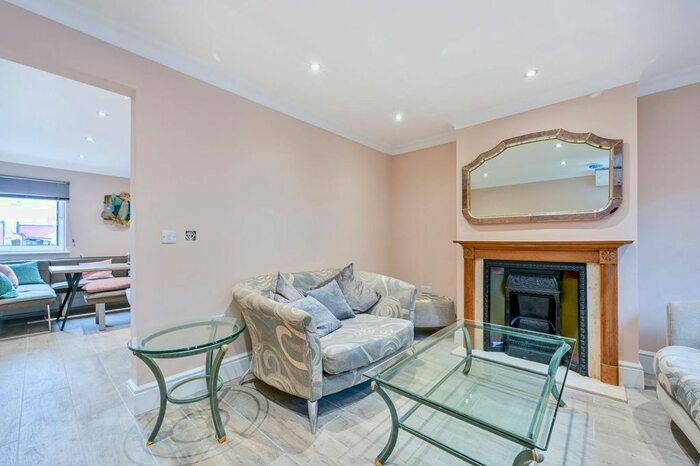 2 Bedroom Semi-Detached House To Rent In Addelstone, Addlestone, KT15