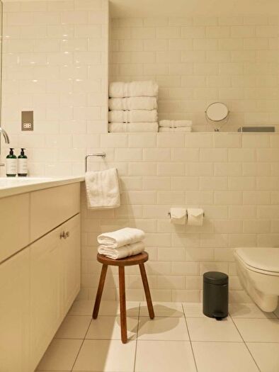 3 Bedroom Flat To Rent In Randolph Avenue, London, W9
