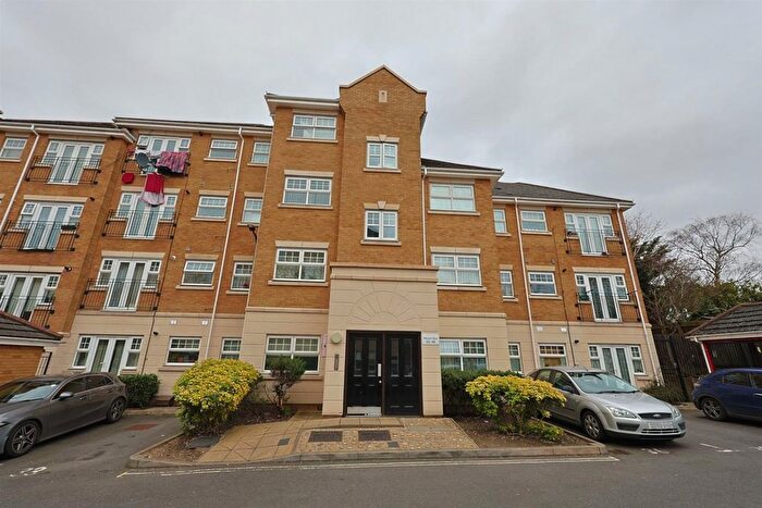 2 Bedroom Flat To Rent In Warren Way, Edgware, Greater London, HA8