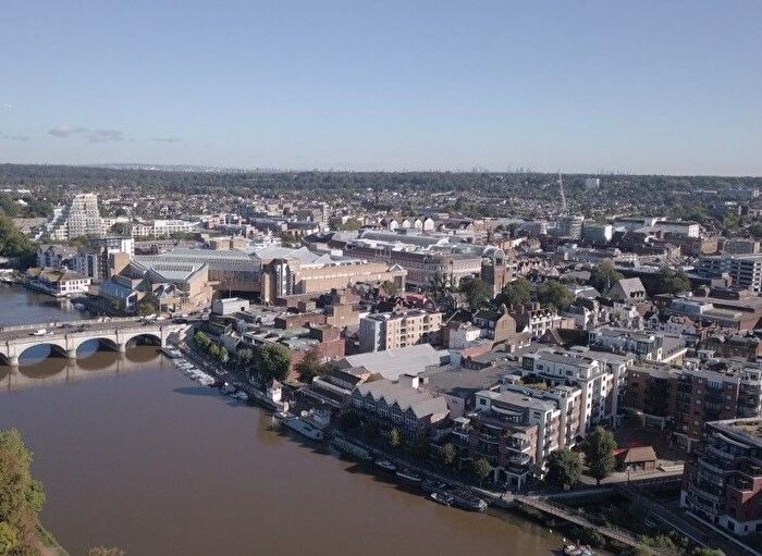 2 Bedroom Flat For Sale In Charter Quay, Kingston Upon Thames, KT1