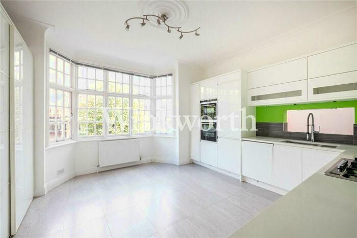 2 Bedroom Apartment To Rent In Woodstock Road, London, NW11