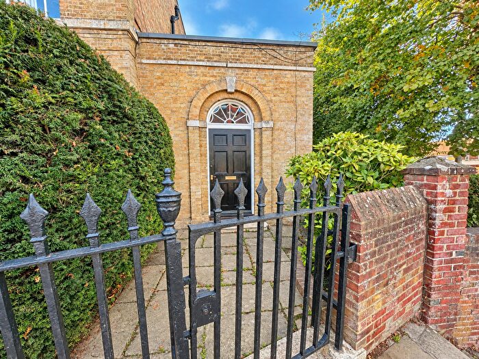 3 Bedroom Town House For Sale In Staplehurst, Kent, TN12