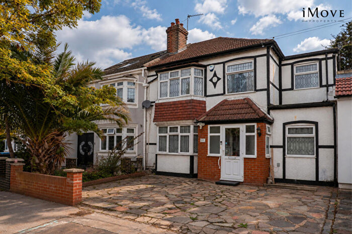5 Bedroom Semi-Detached House For Sale In Carolina Road, Thornton Heath, CR7