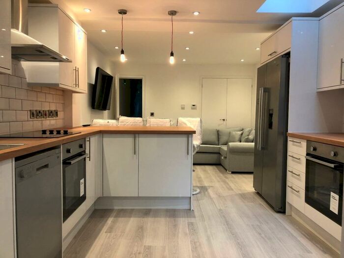 6 Bedroom Terraced House To Rent In Dawlish Road, Selly Oak, Birmingham, West Midlands, B29