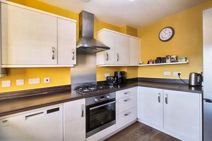 3 Bedroom Terraced House For Sale In Hornchurch Square, Farnborough, GU14