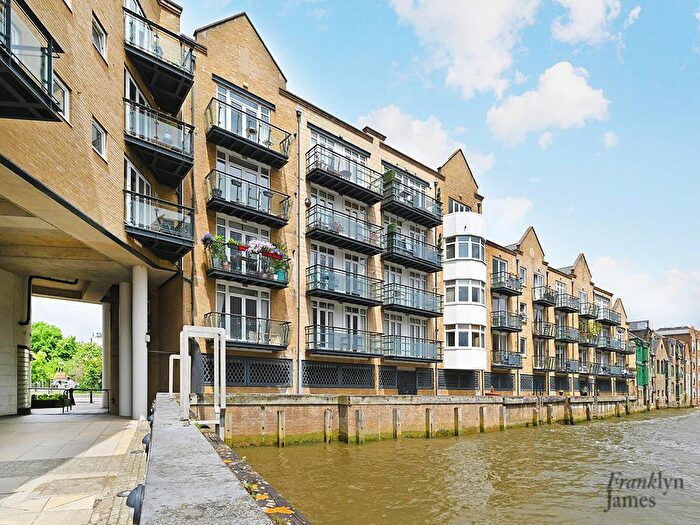 2 Bedroom Apartment To Rent In Dunbar Wharf, - Narrow Street, London, E14