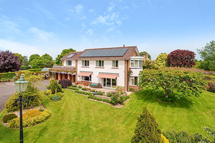 4 Bedroom Detached House For Sale In Private Road, Trull . Acre, TA3