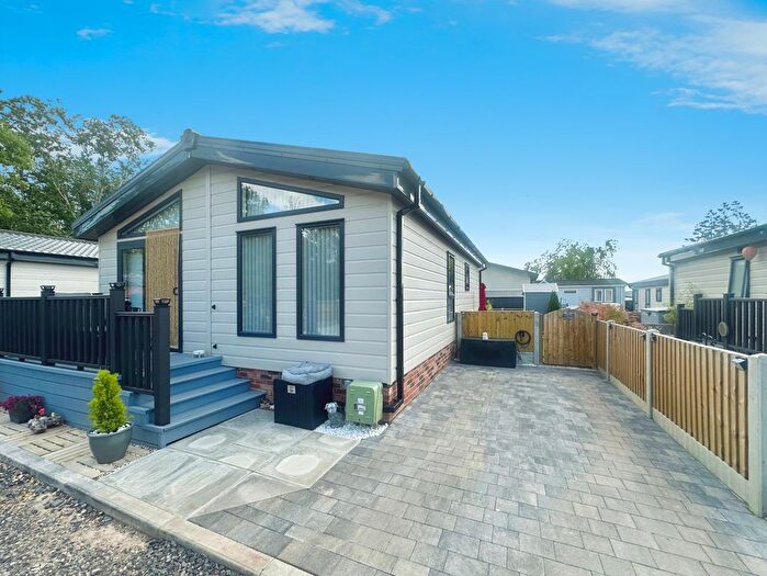 2 Bedroom Mobile/park Home For Sale In Valley View Park, Bridgnorth, WV15