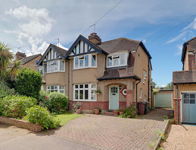 3 Bedroom Semi-Detached House For Sale In Woodland Drive, St Albans, AL4
