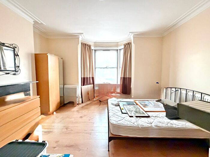 3 Bedroom Flat To Rent In Wilberforce Road, London, NW9