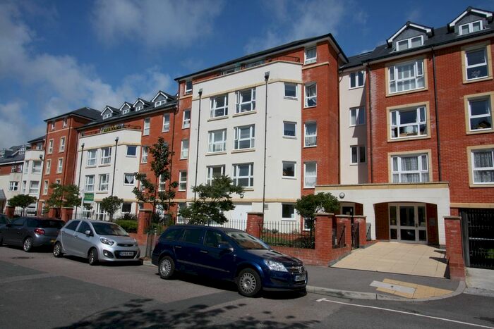 1 Bedroom Flat For Sale In Jevington Gardens, Eastbourne, BN21