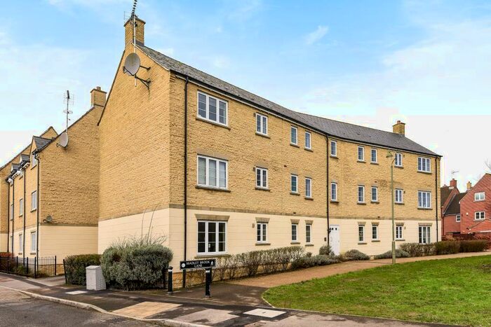 2 Bedroom Apartment To Rent In Madley Park, Witney, OX28