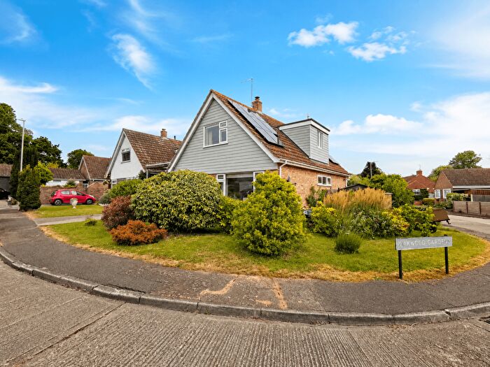 3 Bedroom Chalet For Sale In Oakwood Gardens West Mersea, CO5