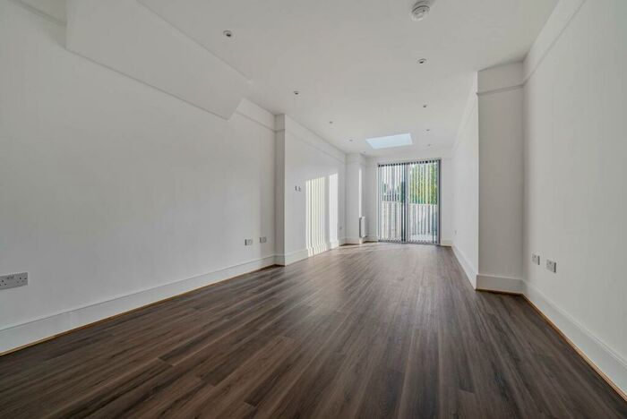 3 Bedroom Terraced House To Rent In Berkshire Gardens, Palmers Green, London, N13