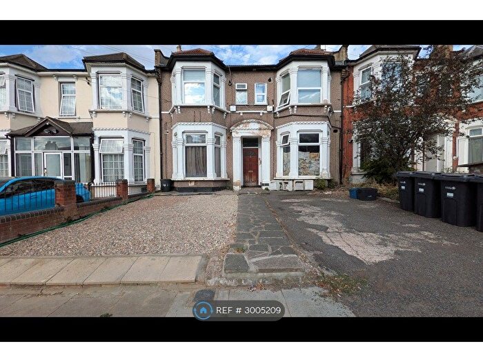 1 Bedroom Flat To Rent In Selborne Road, Ilford, IG1