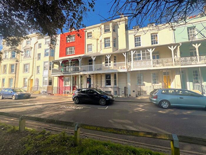 2 Bedroom Apartment For Sale In South Terrace, Littlehampton, West Sussex, BN17