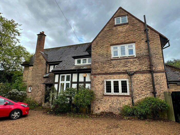 Detached House To Rent In Britwell Road, Burnham, SL1