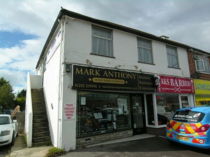 3 Bedroom Flat To Rent In Bedroom First Floor Flat In Wallisdown, BH12