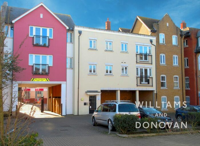 1 Bedroom Flat To Rent In Roche Close, Rochford, SS4