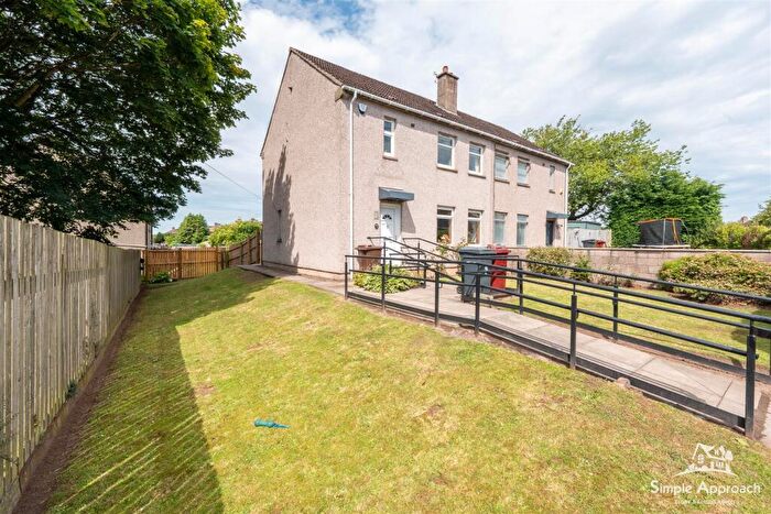 3 Bedroom Semi-Detached House For Sale In Findcastle Place, Dundee, DD4
