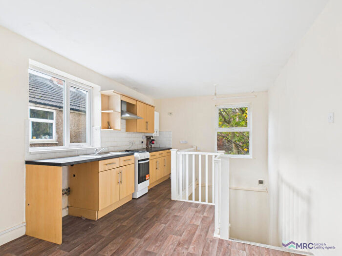 2 Bedroom Flat To Rent In Hainton Avenue, DN32