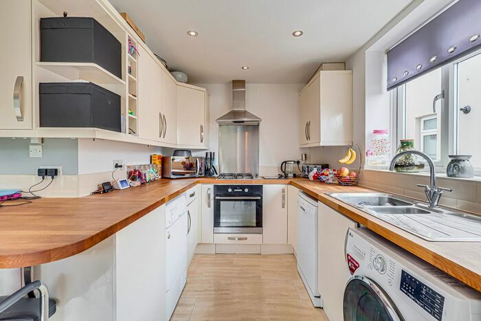 2 Bedroom Detached Bungalow To Rent In Ashingdon Road, Rochford, SS4