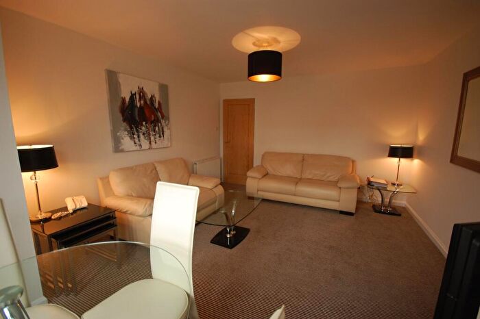 3 Bedroom Flat To Rent In Stanley Street, West End, Aberdeen, AB10