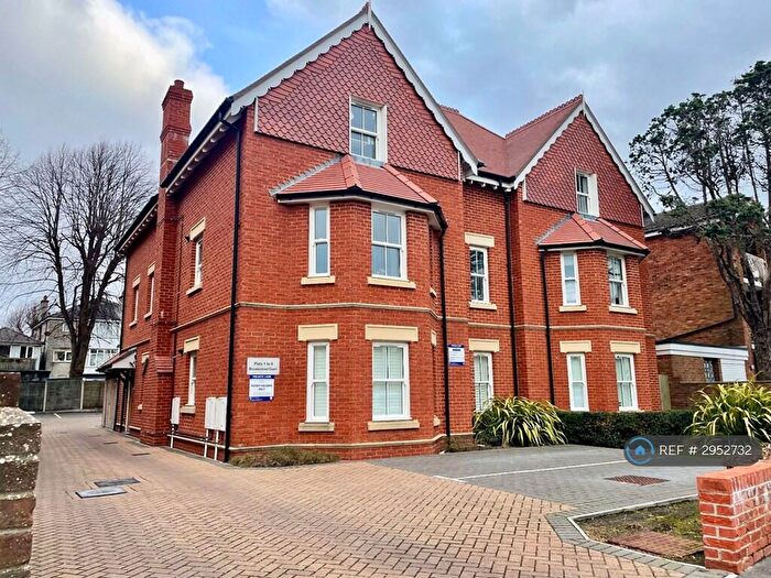 2 Bedroom Flat To Rent In Brookestead Court, Bournemouth, BH5