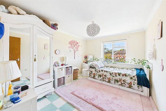 1 Bedroom Apartment For Sale In Heron Wood Road, Aldershot, Hampshire, GU12