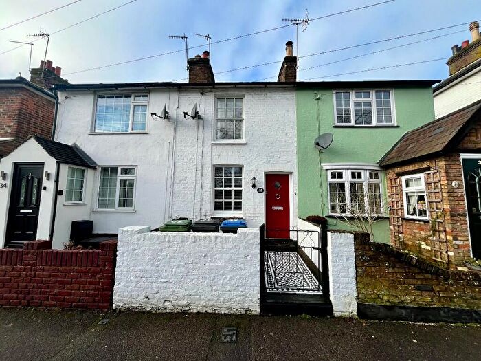 2 Bedroom Cottage For Sale In Cotterells, Boxmoor, Hertfordshire, HP1