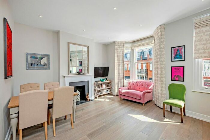 2 Bedroom Flat To Rent In Broomhouse Road, London, SW6