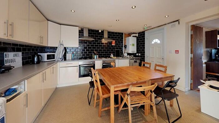 10 Bedroom End Of Terrace House To Rent In Brudenell Road, Hyde Park, Leeds, LS6